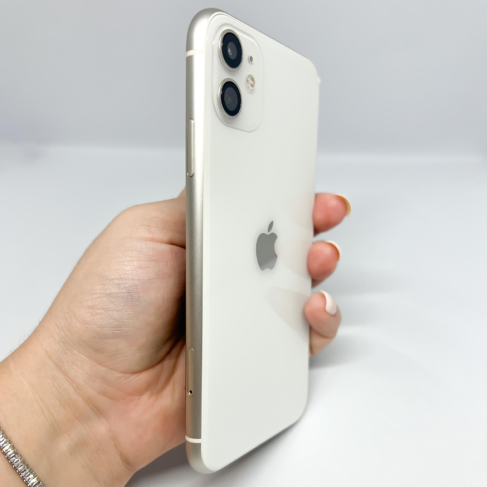 iPhone 11 128GB Branco R$1.950,00 - Image 4